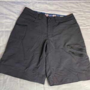 Lululemon Men's Bowline Trunks Shorts Grey Pinstriped Size 34
